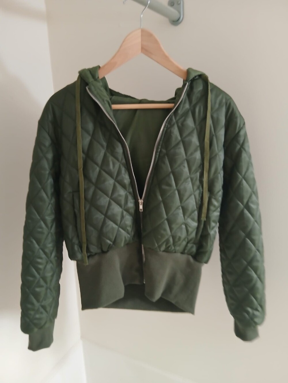 NEW Quilted Zip Up Hooded Jacket Size M